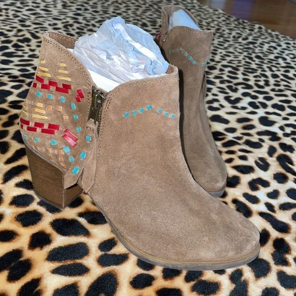 •NAUGHTY MONKEY• NWOB brown Aztec/tribal ankle print booties - Picture 9 of 10